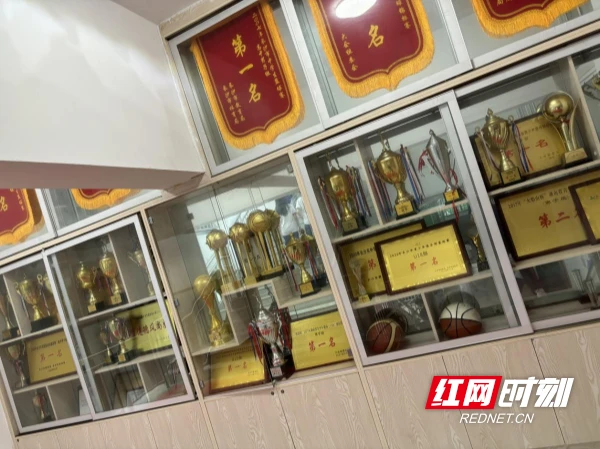 刻苦训练篮球时如何避免受伤的建议_0
